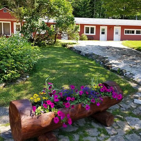 Kan-A-Mouche Pourvoirie Auberge Et Chalets Saint-Michel Exterior foto