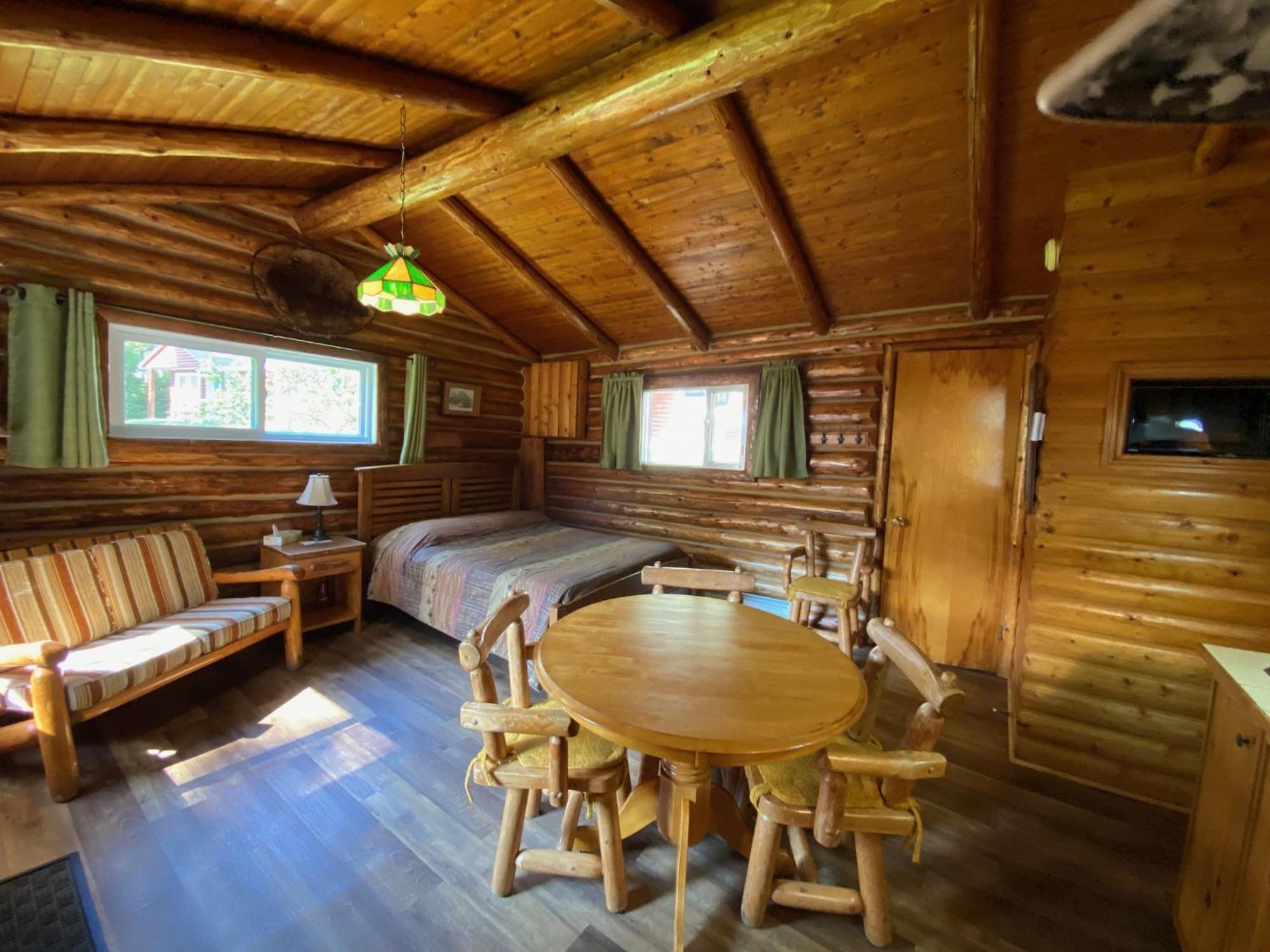 Kan-A-Mouche Pourvoirie Auberge Et Chalets Saint-Michel Habitación foto