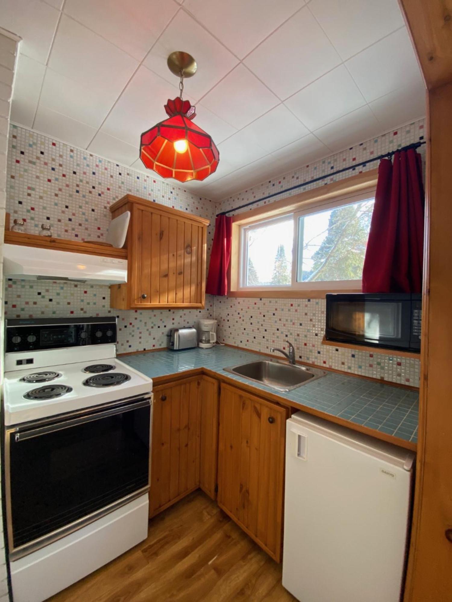 Kan-A-Mouche Pourvoirie Auberge Et Chalets Saint-Michel Habitación foto