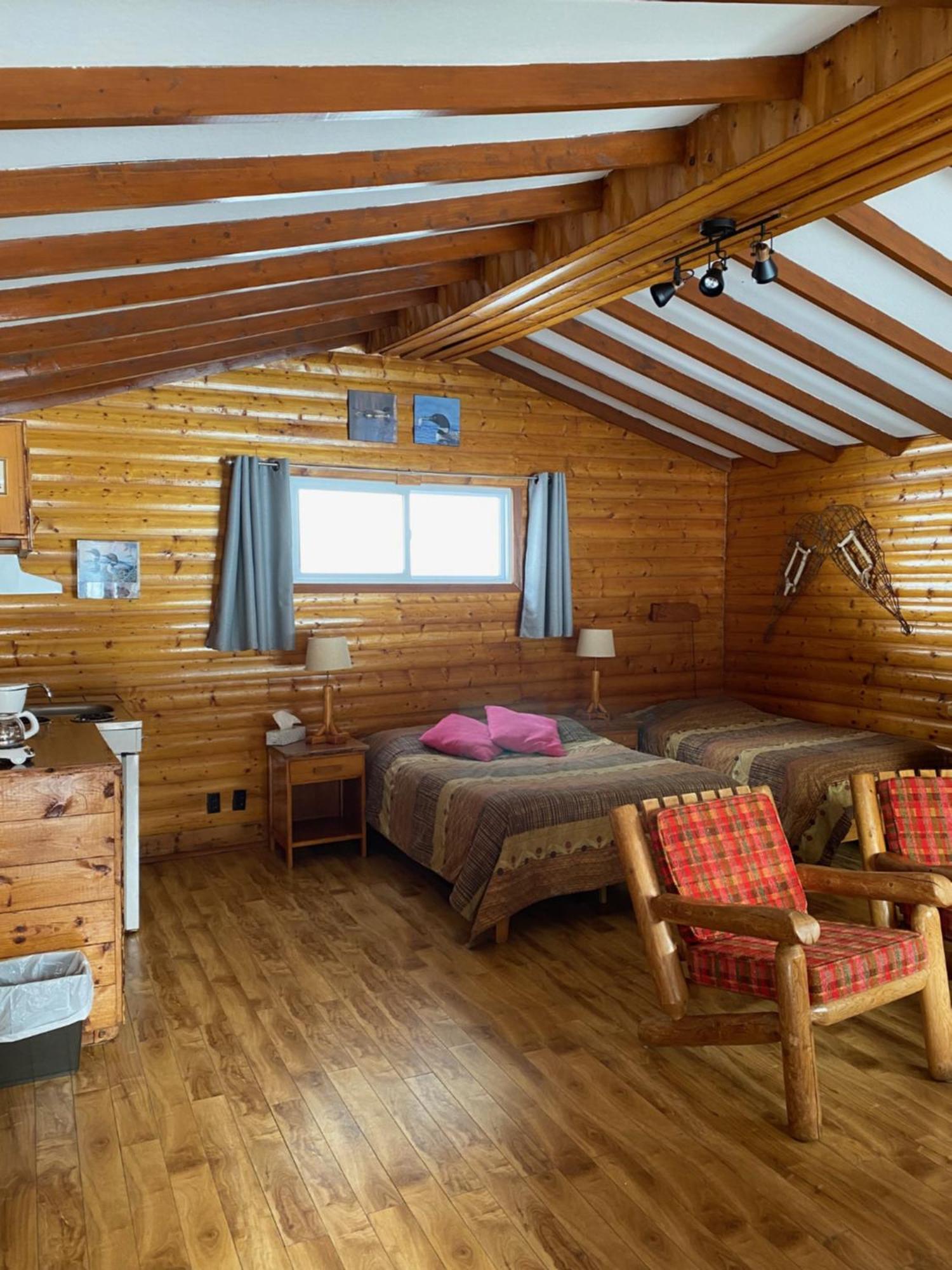Kan-A-Mouche Pourvoirie Auberge Et Chalets Saint-Michel Habitación foto