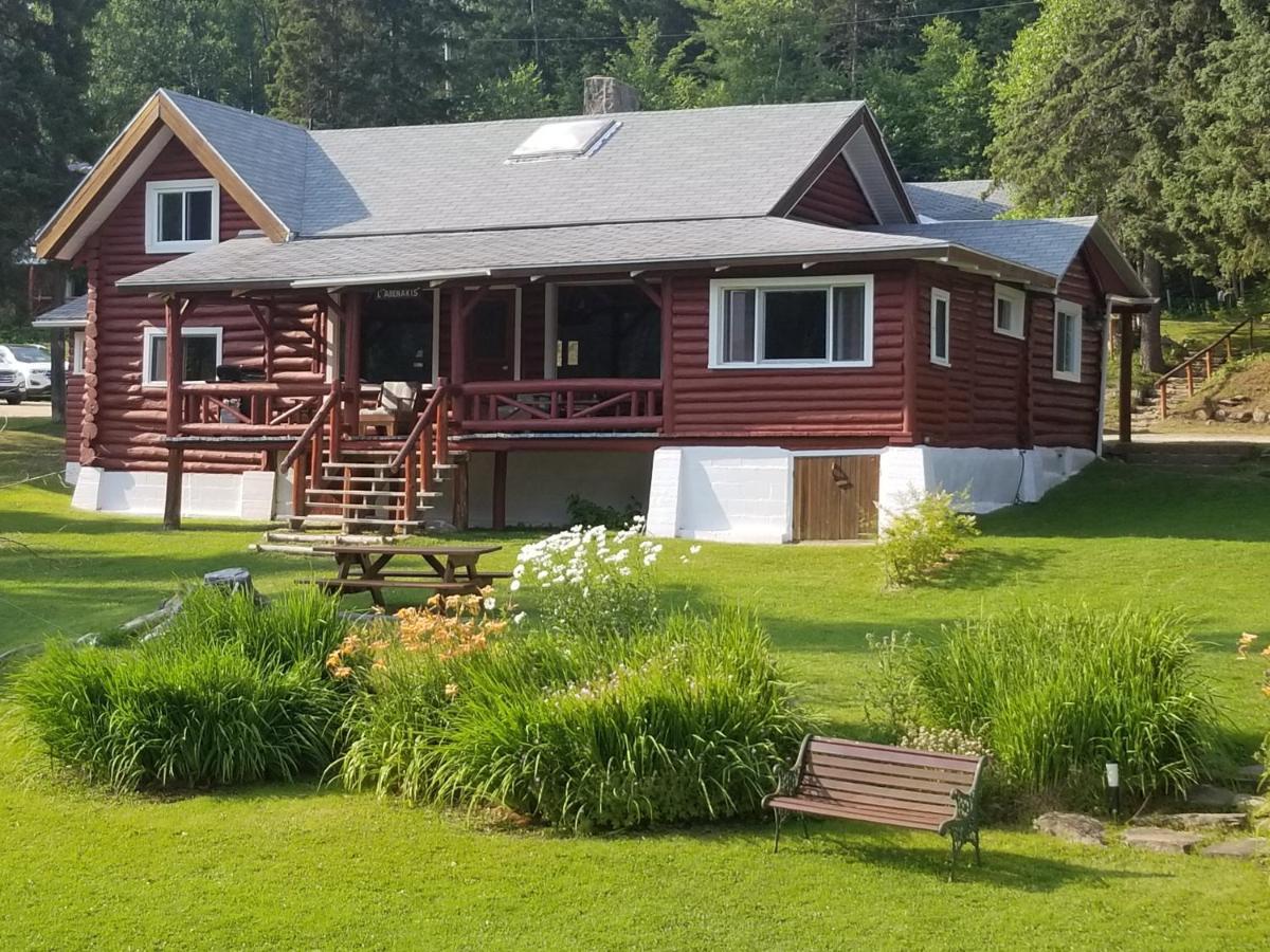 Kan-A-Mouche Pourvoirie Auberge Et Chalets Saint-Michel Exterior foto