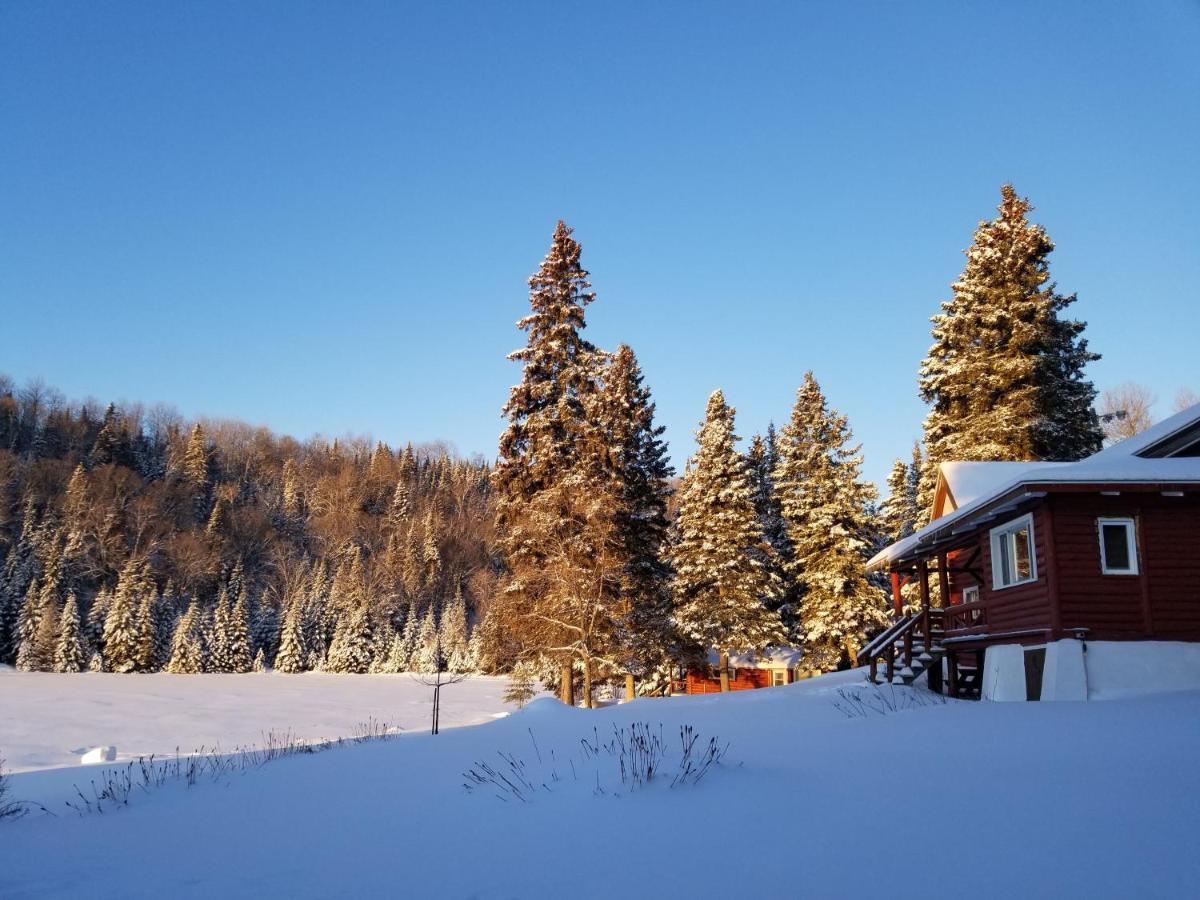 Kan-A-Mouche Pourvoirie Auberge Et Chalets Saint-Michel Exterior foto