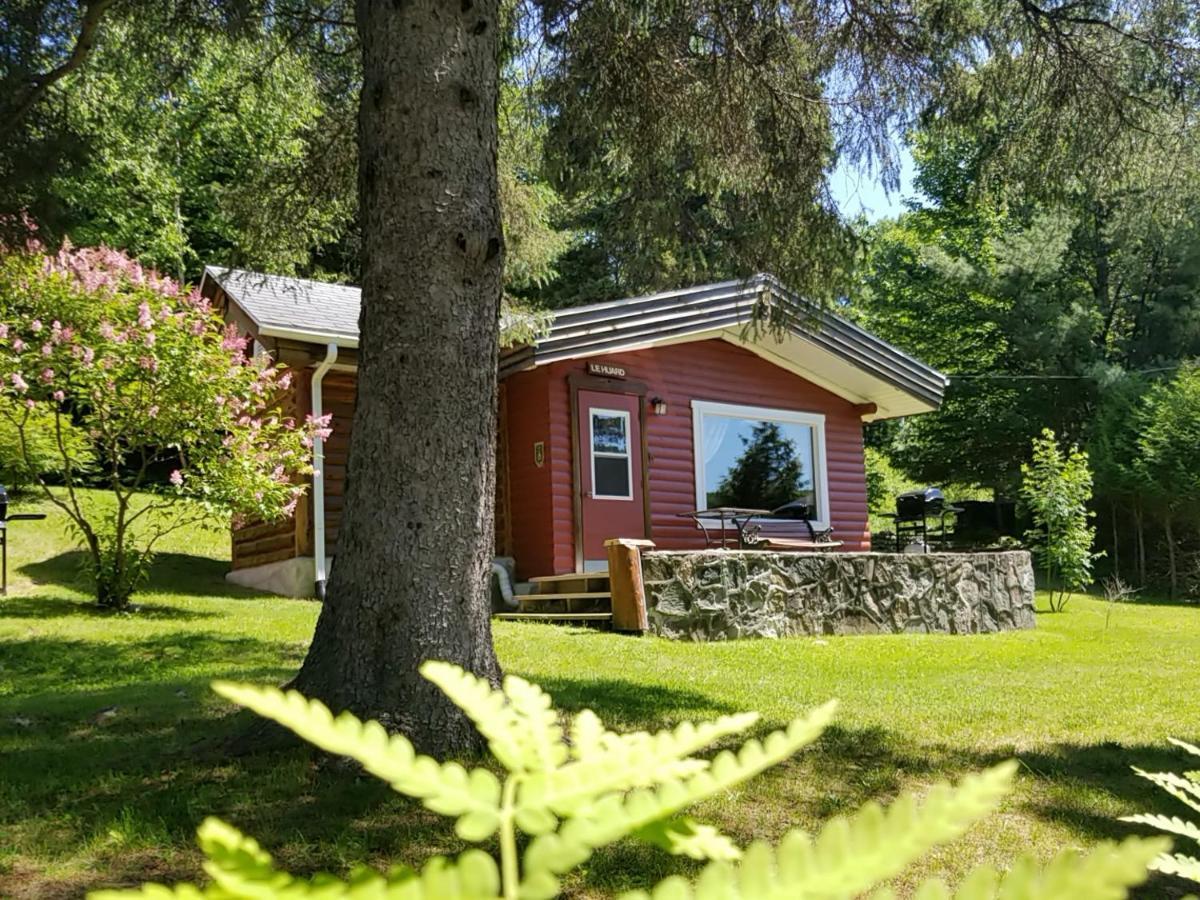 Kan-A-Mouche Pourvoirie Auberge Et Chalets Saint-Michel Exterior foto